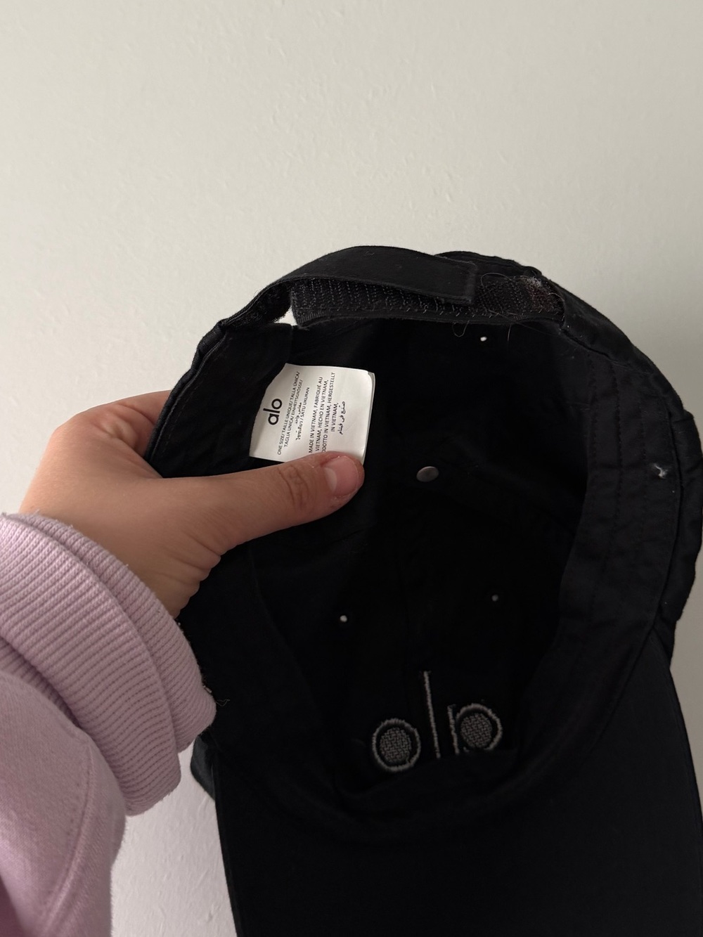 Black Alo Yoga Embroidered Baseball Hat - Picture 3 of 6
